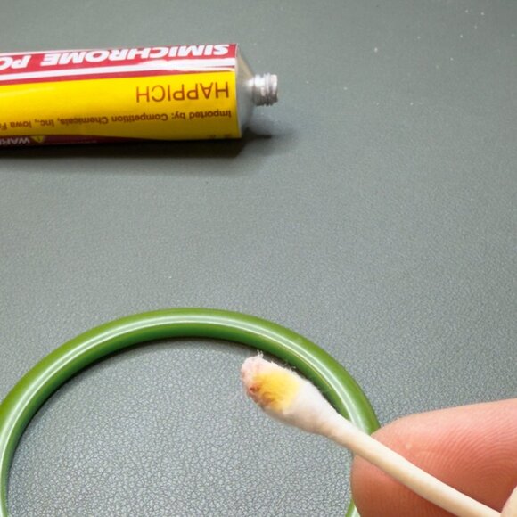 Vintage Pair of Bakelite Spacers Bangle Bracelets Yellow Green READ - Picture 12 of 12